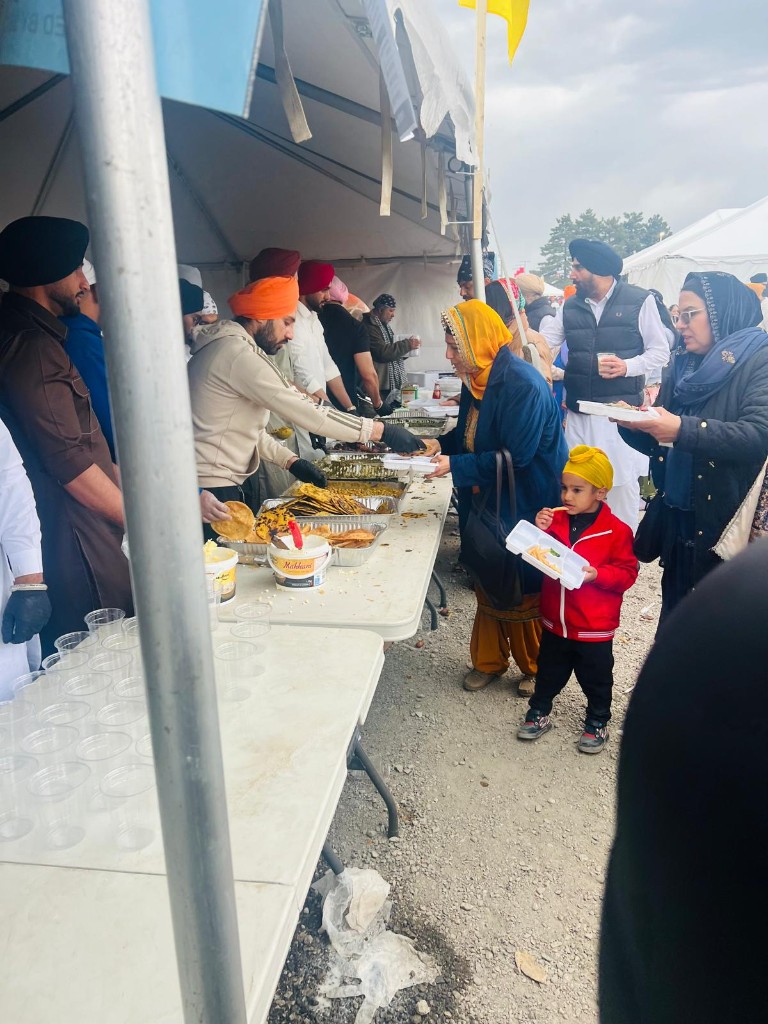 Outdoor langar seva